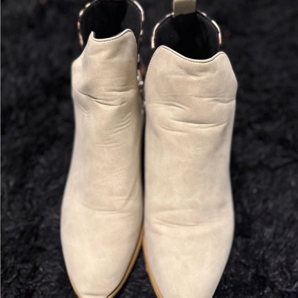 Shoes - Women's Cream Ankle Boots